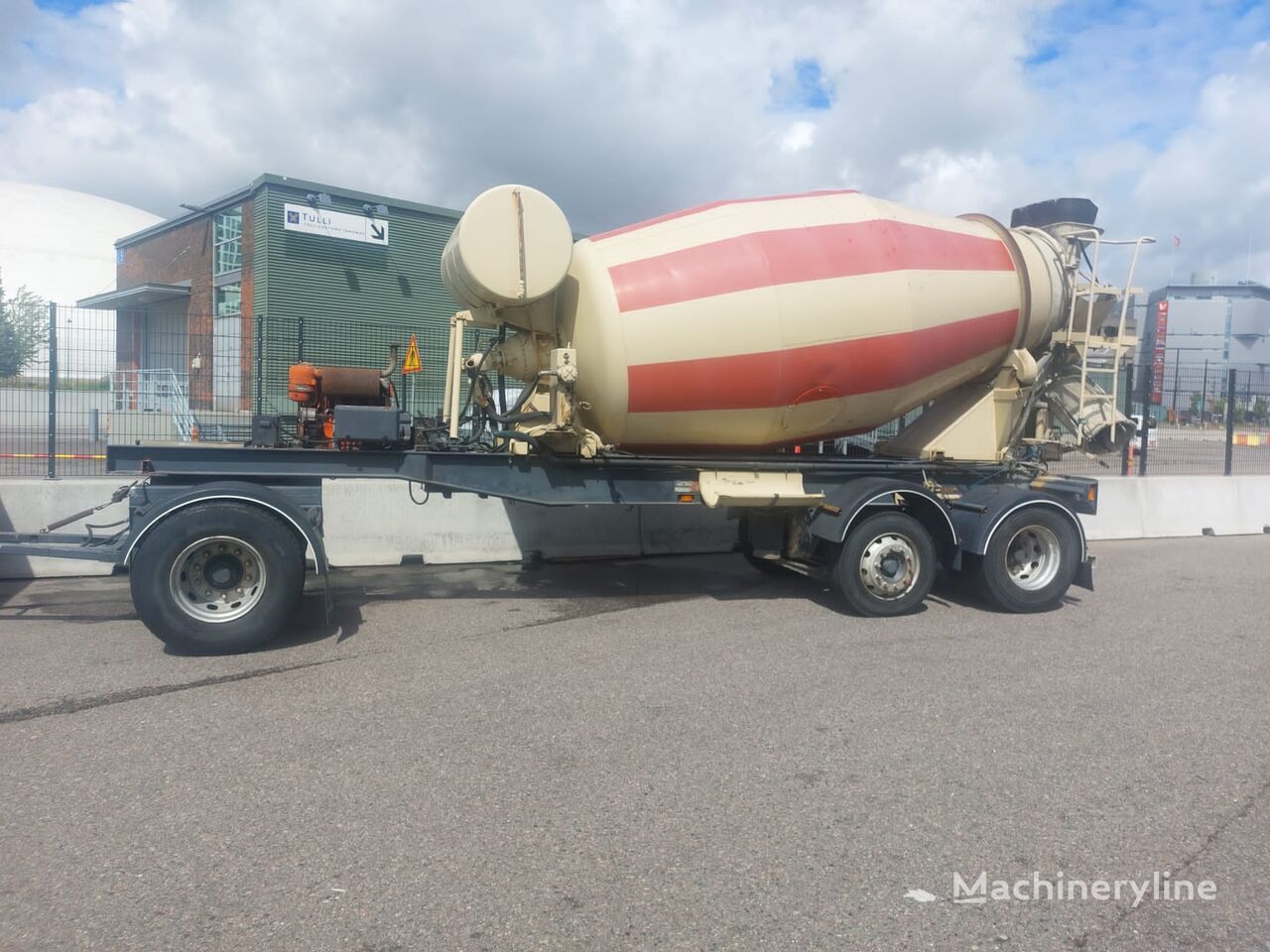 camion malaxeur Trailer with own engine 9m3