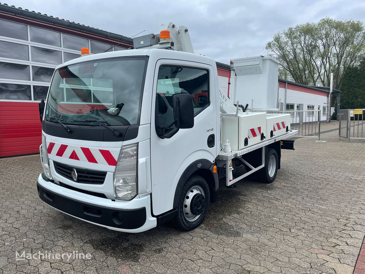 camion nacelle Renault  Maxity Hubarbeitsbühne Comilev EN 100TVL