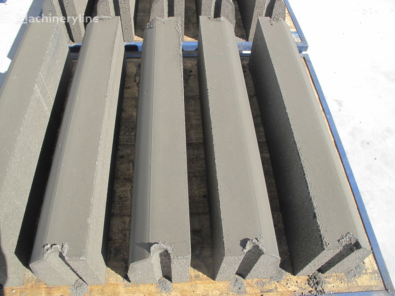 machine de fabrication de parpaing Conmach BlockKing-36MD Concrete Paving  Stone Machine - 1.000 m2/shift neuve