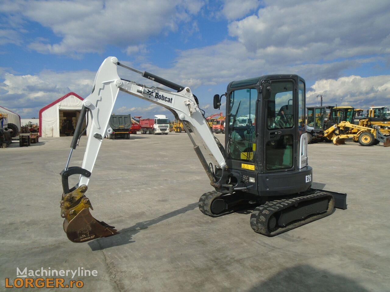 mini-pelle Bobcat E26