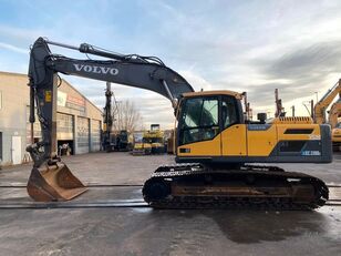 pelle sur chenilles Volvo EC220 DL