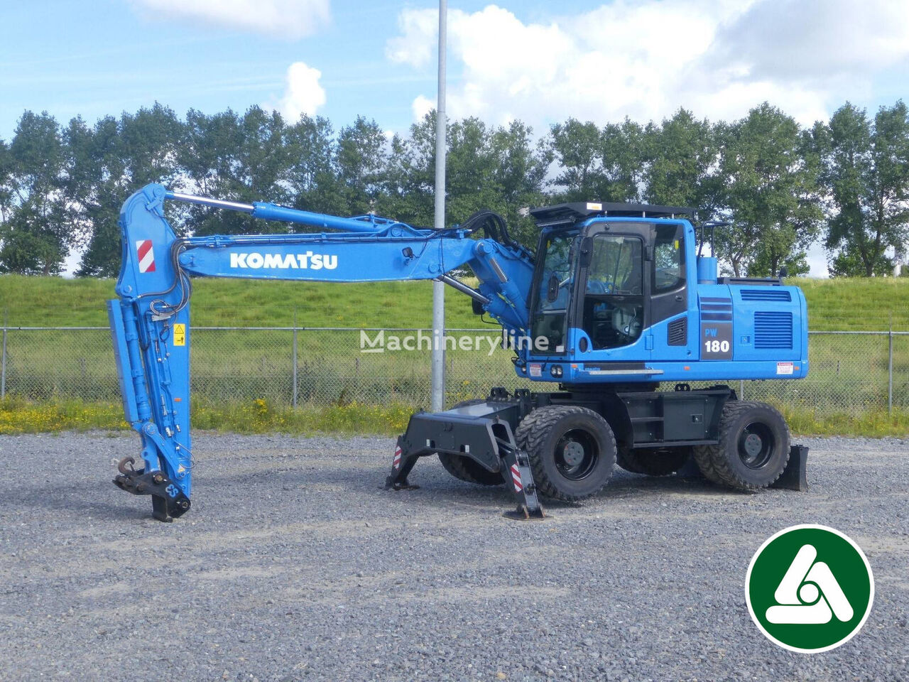 pelle sur pneus Komatsu  PW180-10