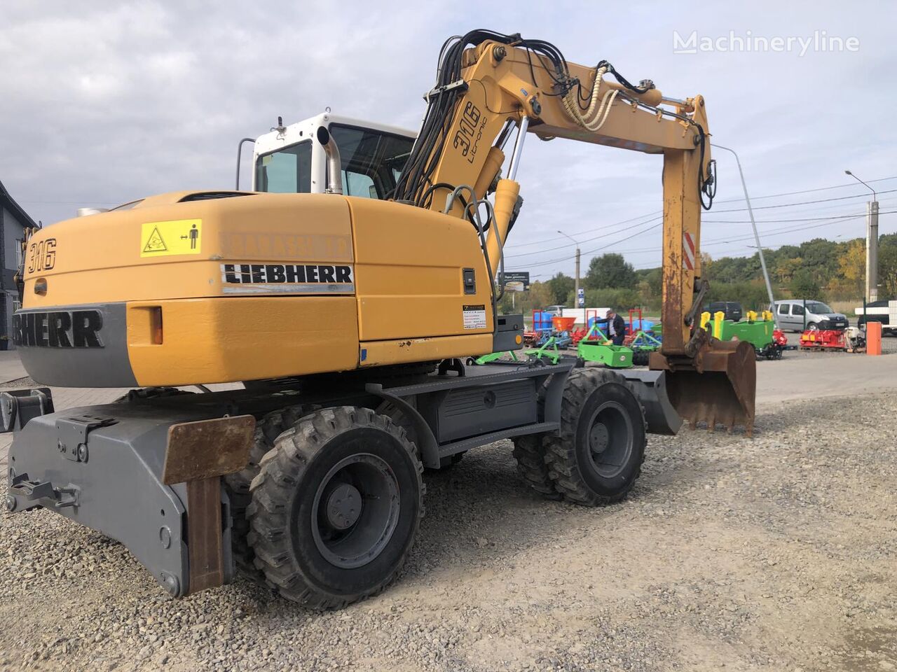 pelle sur pneus Liebherr A316