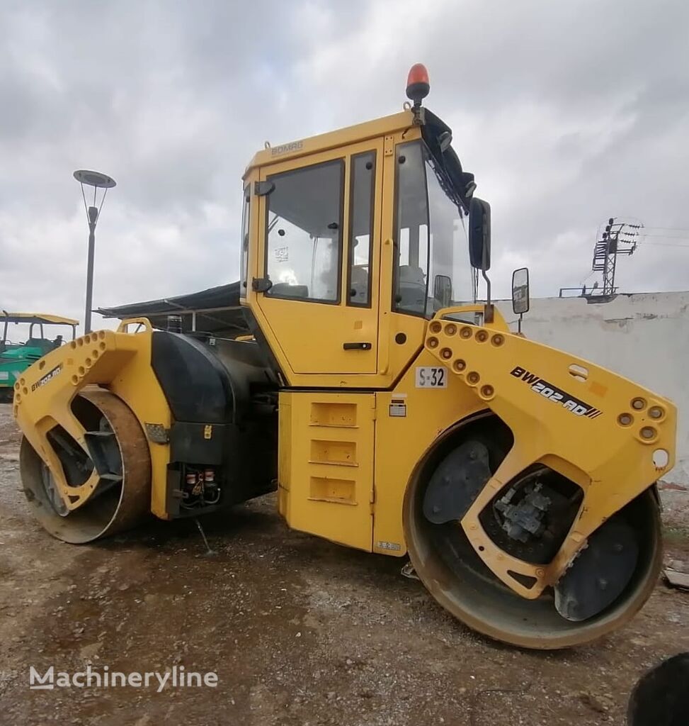 rouleau compresseur BOMAG BW202 AD-4